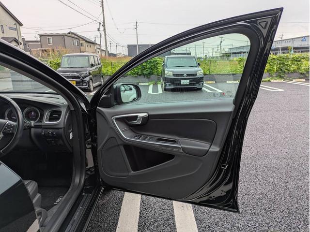 Ｖ６０ Ｔ４　ディスプレイオーディオ／本革シート／社外１８インチアルミホイール／ヘッドライトＬＥＤ／オートエアコン／キーレス／（27枚目）
