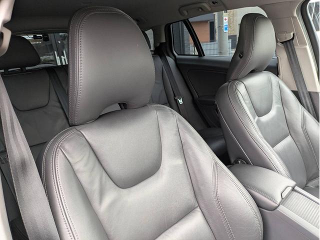 Ｖ６０ Ｔ４　ディスプレイオーディオ／本革シート／社外１８インチアルミホイール／ヘッドライトＬＥＤ／オートエアコン／キーレス／（28枚目）