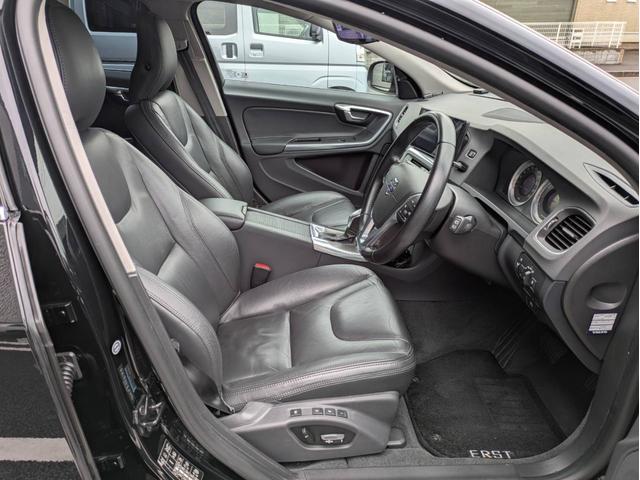 Ｖ６０ Ｔ４　ディスプレイオーディオ／本革シート／社外１８インチアルミホイール／ヘッドライトＬＥＤ／オートエアコン／キーレス／（29枚目）