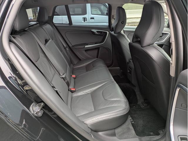 Ｖ６０ Ｔ４　ディスプレイオーディオ／本革シート／社外１８インチアルミホイール／ヘッドライトＬＥＤ／オートエアコン／キーレス／（32枚目）