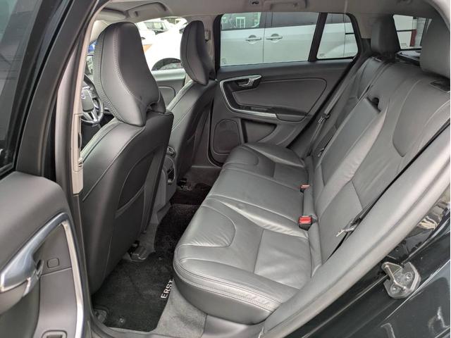 Ｖ６０ Ｔ４　ディスプレイオーディオ／本革シート／社外１８インチアルミホイール／ヘッドライトＬＥＤ／オートエアコン／キーレス／（36枚目）