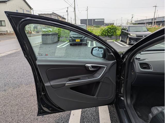 Ｖ６０ Ｔ４　ディスプレイオーディオ／本革シート／社外１８インチアルミホイール／ヘッドライトＬＥＤ／オートエアコン／キーレス／（37枚目）