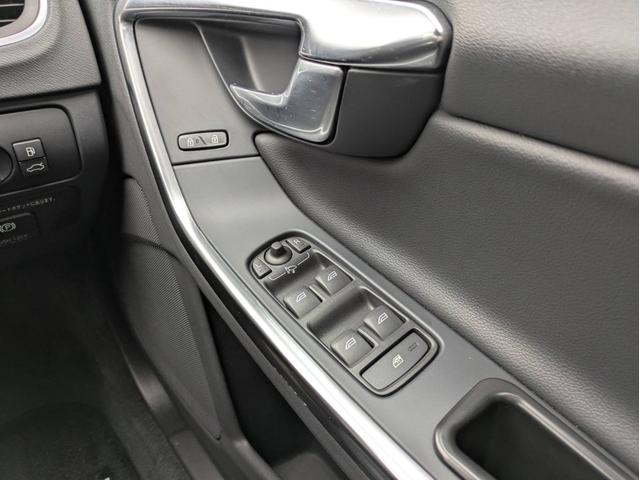 Ｖ６０ Ｔ４　ディスプレイオーディオ／本革シート／社外１８インチアルミホイール／ヘッドライトＬＥＤ／オートエアコン／キーレス／（47枚目）