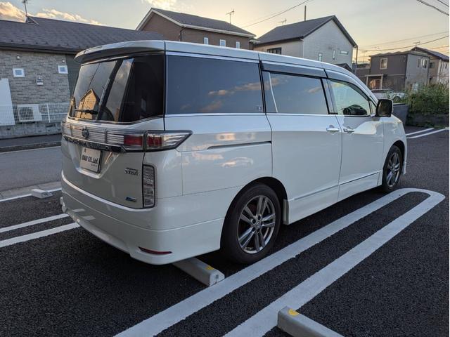 エルグランド ２５０ハイウェイスターアーバンクロム　／１オーナー／純正ナビ／ワンセグ／全周囲カメラ／バックカメラ／後席モニター／半革シート／両側電動スライドドア／純正１８インチアルミホイール／ヘッドライトＨＩＤ／オートエアコン／キーレス／エアロ／（12枚目）