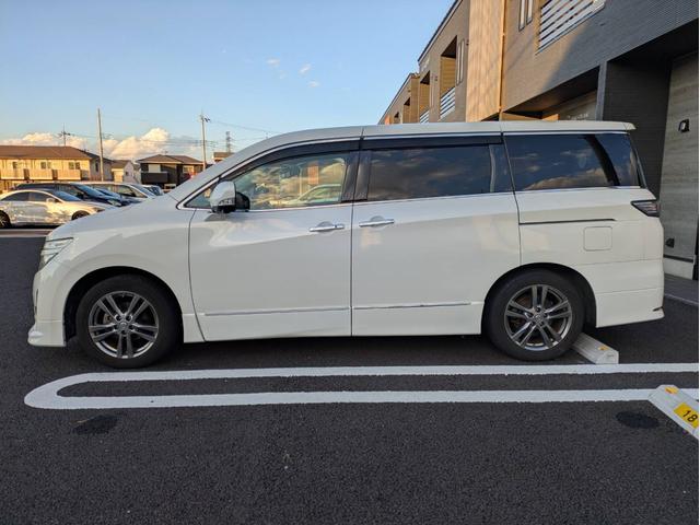 エルグランド ２５０ハイウェイスターアーバンクロム　／１オーナー／純正ナビ／ワンセグ／全周囲カメラ／バックカメラ／後席モニター／半革シート／両側電動スライドドア／純正１８インチアルミホイール／ヘッドライトＨＩＤ／オートエアコン／キーレス／エアロ／（15枚目）