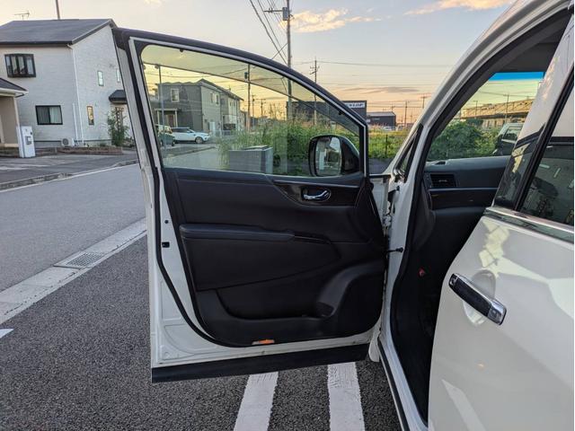 エルグランド ２５０ハイウェイスターアーバンクロム　／１オーナー／純正ナビ／ワンセグ／全周囲カメラ／バックカメラ／後席モニター／半革シート／両側電動スライドドア／純正１８インチアルミホイール／ヘッドライトＨＩＤ／オートエアコン／キーレス／エアロ／（39枚目）