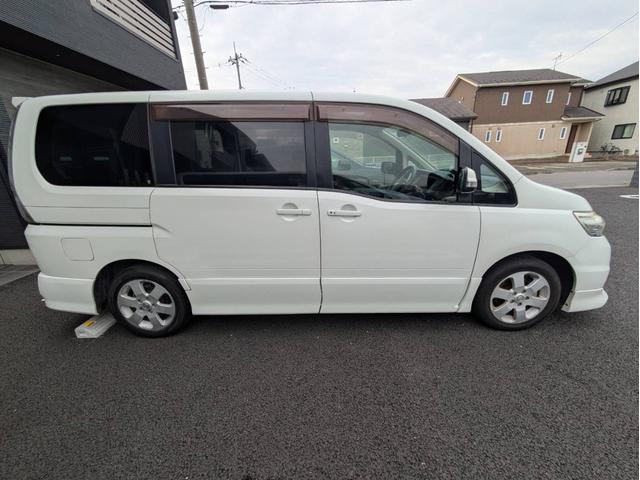 セレナ ハイウェイスター 1オーナー/サンルーフ/純正ナビ/ワンセグ/バックカメラ/後席モニター/両側電動スライドドア/純正アルミホイール/純正エアロ/エアコン/キーレス/(11枚目)