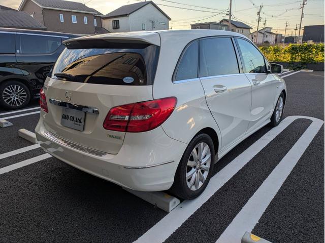Bクラス B180 ブルーエフィシェンシー 純正ナビ/ワンセグ/バックカメラ/純正アルミホイール/ヘッドライトHID/エアコン/キーレス/(12枚目)