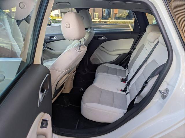 Bクラス B180 ブルーエフィシェンシー 純正ナビ/ワンセグ/バックカメラ/純正アルミホイール/ヘッドライトHID/エアコン/キーレス/(36枚目)