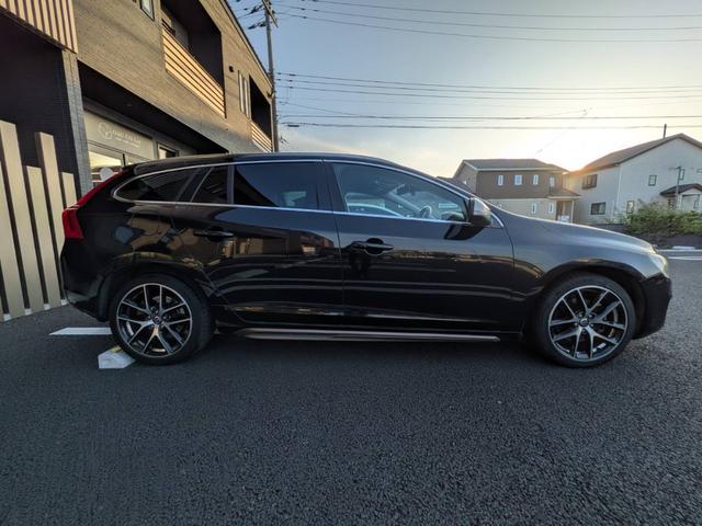 大好評のボディコーティングもご納車までに施工可能！雨染みや線傷など中古車だからと諦めていませんか？ピカピカの状態でお乗り出し頂けます！