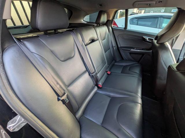 買取からの直販にて極限までこだわった仕入れで低価格を実現！！低価格で良質なお車を是非、ご覧ください。