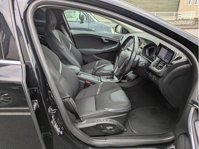 V40 T4 SE 社外ナビ/バックカメラ/社外アルミホイール/ヘッドライトHID/オートエアコン/キーレス/(29枚目)