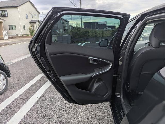 V40 T4 SE 社外ナビ/バックカメラ/社外アルミホイール/ヘッドライトHID/オートエアコン/キーレス/(34枚目)