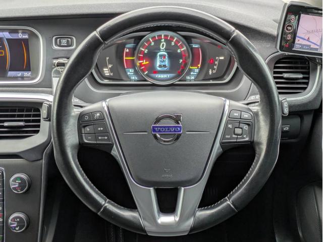 V40 T4 SE 社外ナビ/バックカメラ/社外アルミホイール/ヘッドライトHID/オートエアコン/キーレス/(41枚目)