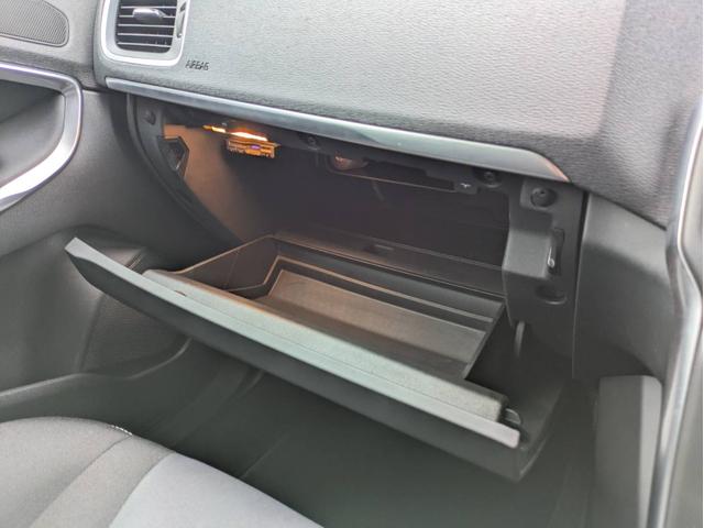 V40 T4 SE 社外ナビ/バックカメラ/社外アルミホイール/ヘッドライトHID/オートエアコン/キーレス/(58枚目)