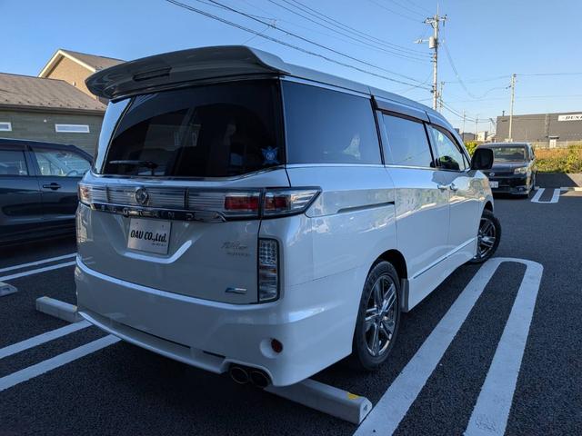 エルグランド ライダー　黒本革シート　マニュアルシート　黒革／社外ナビ／地デジ／バックカメラ／両側電動スライドドア／オットマン／ＨＩＤヘッドライト／純正１８インチＡＷ／スマートキー／電動格納ミラー／（8枚目）