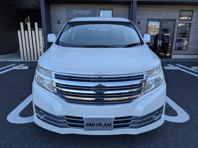 エルグランド ライダー　黒本革シート　マニュアルシート　黒革／社外ナビ／地デジ／バックカメラ／両側電動スライドドア／オットマン／ＨＩＤヘッドライト／純正１８インチＡＷ／スマートキー／電動格納ミラー／（9枚目）