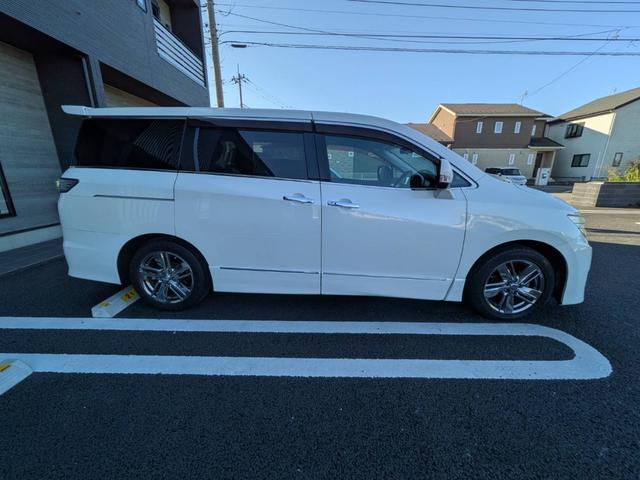 エルグランド ライダー　黒本革シート　マニュアルシート　黒革／社外ナビ／地デジ／バックカメラ／両側電動スライドドア／オットマン／ＨＩＤヘッドライト／純正１８インチＡＷ／スマートキー／電動格納ミラー／（11枚目）