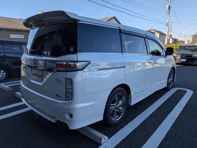 エルグランド ライダー　黒本革シート　マニュアルシート　黒革／社外ナビ／地デジ／バックカメラ／両側電動スライドドア／オットマン／ＨＩＤヘッドライト／純正１８インチＡＷ／スマートキー／電動格納ミラー／（12枚目）