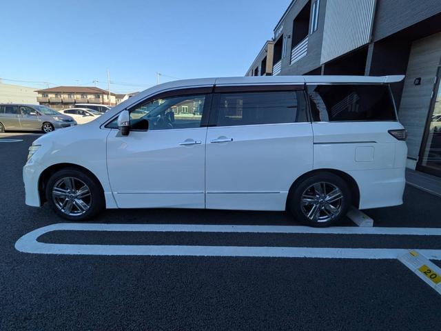 エルグランド ライダー　黒本革シート　マニュアルシート　黒革／社外ナビ／地デジ／バックカメラ／両側電動スライドドア／オットマン／ＨＩＤヘッドライト／純正１８インチＡＷ／スマートキー／電動格納ミラー／（15枚目）