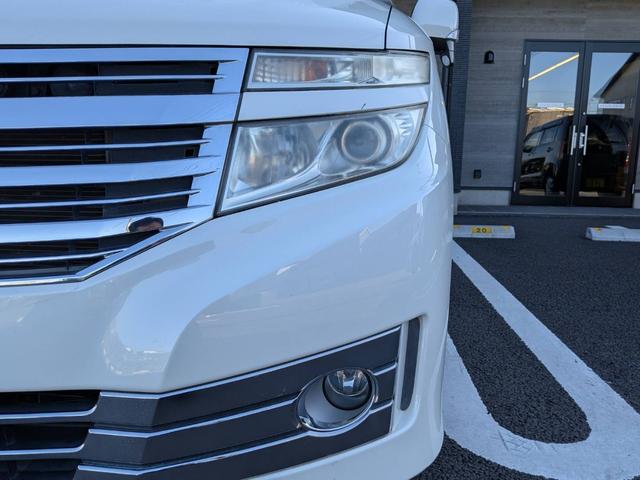 エルグランド ライダー　黒本革シート　マニュアルシート　黒革／社外ナビ／地デジ／バックカメラ／両側電動スライドドア／オットマン／ＨＩＤヘッドライト／純正１８インチＡＷ／スマートキー／電動格納ミラー／（17枚目）