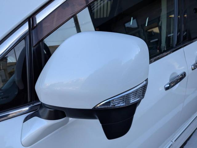 エルグランド ライダー　黒本革シート　マニュアルシート　黒革／社外ナビ／地デジ／バックカメラ／両側電動スライドドア／オットマン／ＨＩＤヘッドライト／純正１８インチＡＷ／スマートキー／電動格納ミラー／（21枚目）