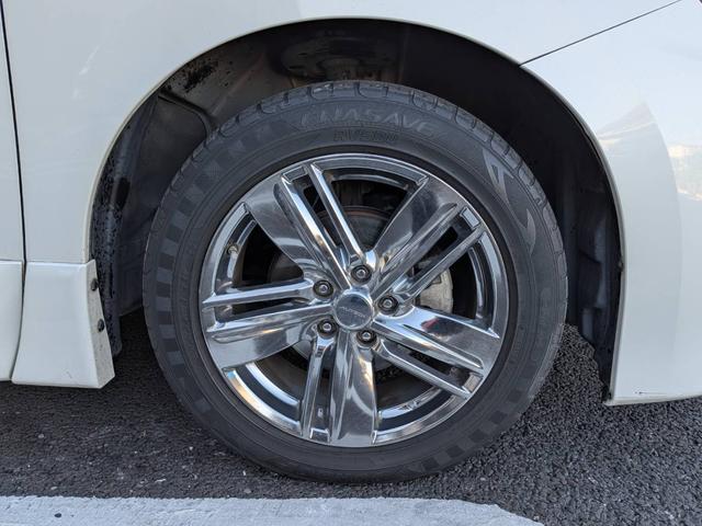 エルグランド ライダー　黒本革シート　マニュアルシート　黒革／社外ナビ／地デジ／バックカメラ／両側電動スライドドア／オットマン／ＨＩＤヘッドライト／純正１８インチＡＷ／スマートキー／電動格納ミラー／（23枚目）