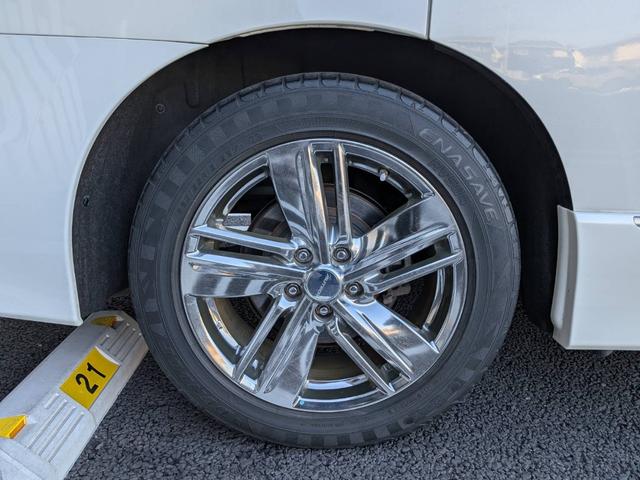 エルグランド ライダー　黒本革シート　マニュアルシート　黒革／社外ナビ／地デジ／バックカメラ／両側電動スライドドア／オットマン／ＨＩＤヘッドライト／純正１８インチＡＷ／スマートキー／電動格納ミラー／（24枚目）