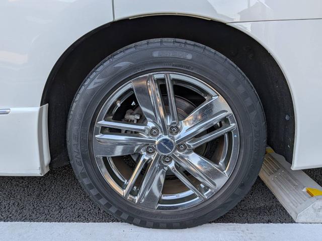 エルグランド ライダー　黒本革シート　マニュアルシート　黒革／社外ナビ／地デジ／バックカメラ／両側電動スライドドア／オットマン／ＨＩＤヘッドライト／純正１８インチＡＷ／スマートキー／電動格納ミラー／（25枚目）