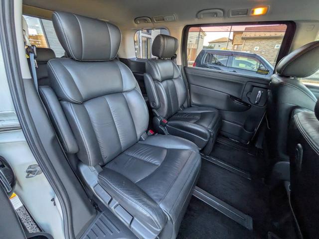 エルグランド ライダー　黒本革シート　マニュアルシート　黒革／社外ナビ／地デジ／バックカメラ／両側電動スライドドア／オットマン／ＨＩＤヘッドライト／純正１８インチＡＷ／スマートキー／電動格納ミラー／（31枚目）