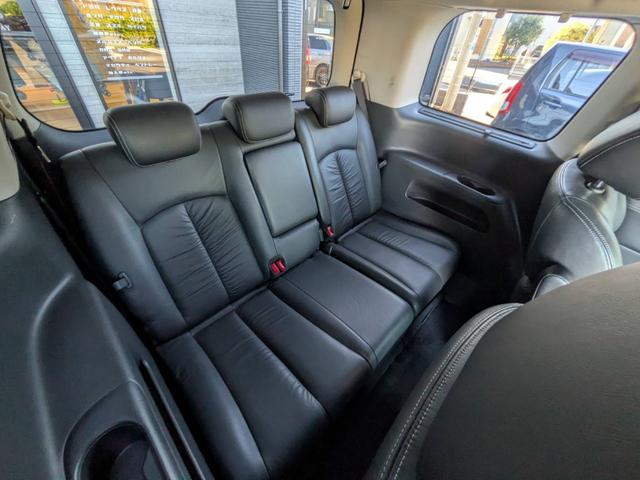 エルグランド ライダー　黒本革シート　マニュアルシート　黒革／社外ナビ／地デジ／バックカメラ／両側電動スライドドア／オットマン／ＨＩＤヘッドライト／純正１８インチＡＷ／スマートキー／電動格納ミラー／（33枚目）