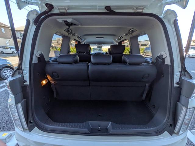 エルグランド ライダー　黒本革シート　マニュアルシート　黒革／社外ナビ／地デジ／バックカメラ／両側電動スライドドア／オットマン／ＨＩＤヘッドライト／純正１８インチＡＷ／スマートキー／電動格納ミラー／（34枚目）