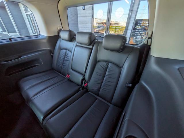 エルグランド ライダー　黒本革シート　マニュアルシート　黒革／社外ナビ／地デジ／バックカメラ／両側電動スライドドア／オットマン／ＨＩＤヘッドライト／純正１８インチＡＷ／スマートキー／電動格納ミラー／（36枚目）