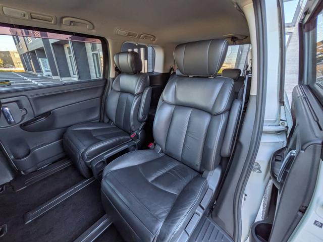 エルグランド ライダー　黒本革シート　マニュアルシート　黒革／社外ナビ／地デジ／バックカメラ／両側電動スライドドア／オットマン／ＨＩＤヘッドライト／純正１８インチＡＷ／スマートキー／電動格納ミラー／（37枚目）