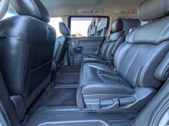 エルグランド ライダー　黒本革シート　マニュアルシート　黒革／社外ナビ／地デジ／バックカメラ／両側電動スライドドア／オットマン／ＨＩＤヘッドライト／純正１８インチＡＷ／スマートキー／電動格納ミラー／（38枚目）