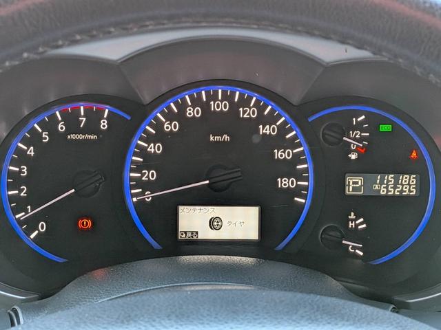 エルグランド ライダー　黒本革シート　マニュアルシート　黒革／社外ナビ／地デジ／バックカメラ／両側電動スライドドア／オットマン／ＨＩＤヘッドライト／純正１８インチＡＷ／スマートキー／電動格納ミラー／（49枚目）