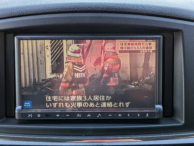 エルグランド ライダー　黒本革シート　マニュアルシート　黒革／社外ナビ／地デジ／バックカメラ／両側電動スライドドア／オットマン／ＨＩＤヘッドライト／純正１８インチＡＷ／スマートキー／電動格納ミラー／（52枚目）