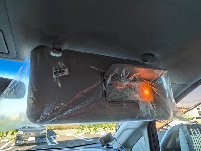 エルグランド ライダー　黒本革シート　マニュアルシート　黒革／社外ナビ／地デジ／バックカメラ／両側電動スライドドア／オットマン／ＨＩＤヘッドライト／純正１８インチＡＷ／スマートキー／電動格納ミラー／（58枚目）