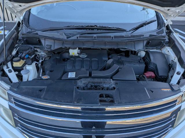 エルグランド ライダー　黒本革シート　マニュアルシート　黒革／社外ナビ／地デジ／バックカメラ／両側電動スライドドア／オットマン／ＨＩＤヘッドライト／純正１８インチＡＷ／スマートキー／電動格納ミラー／（60枚目）