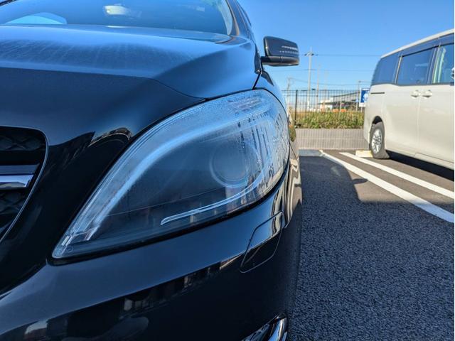 Ｂクラス Ｂ１８０　スポーツ　ナイトパッケージ　純正ナビ地デジＢカメラ半革純正１８インチアルミホイールヘッドライトＨＩＤオートエアコンキーレス（17枚目）