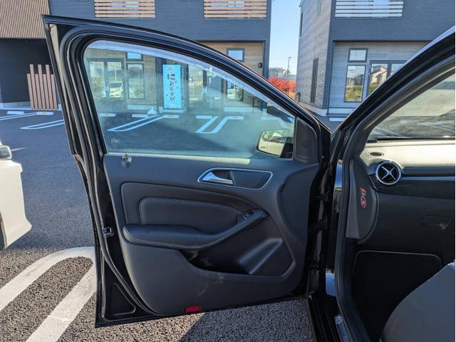 Ｂクラス Ｂ１８０　スポーツ　ナイトパッケージ　純正ナビ地デジＢカメラ半革純正１８インチアルミホイールヘッドライトＨＩＤオートエアコンキーレス（37枚目）