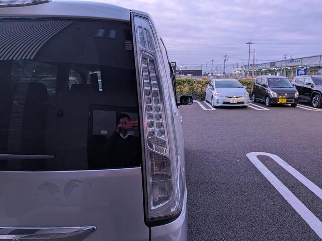 セレナ ２０Ｘ　Ｓ－ハイブリッド　純正ナビ／地デジ／バックカメラ／片側電動スライドドア／クルーズコントロール／ＨＩＤヘッドライト／社外１６インチＡＷ／キーレス／電動格納ミラー／（19枚目）