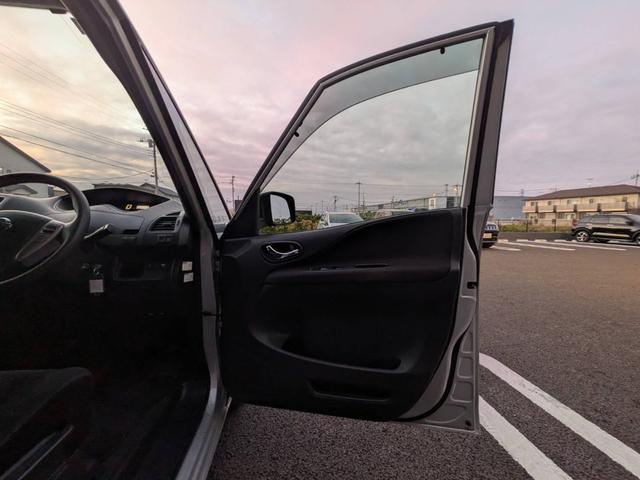 セレナ ２０Ｘ　Ｓ－ハイブリッド　純正ナビ／地デジ／バックカメラ／片側電動スライドドア／クルーズコントロール／ＨＩＤヘッドライト／社外１６インチＡＷ／キーレス／電動格納ミラー／（27枚目）