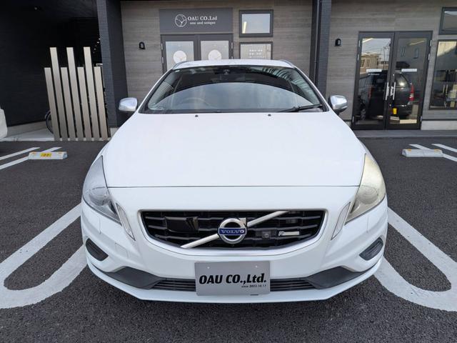 Ｖ６０ Ｔ４　Ｒデザイン　黒革／純正ナビ／地デジ／バックカメラ／クルーズコントロール／シートヒーター／パワーシート／ルーフレール／純正１８インチＡＷ／スマートキー／電動格納ミラー／（9枚目）