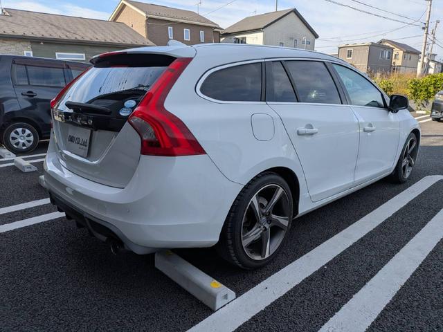 Ｖ６０ Ｔ４　Ｒデザイン　黒革／純正ナビ／地デジ／バックカメラ／クルーズコントロール／シートヒーター／パワーシート／ルーフレール／純正１８インチＡＷ／スマートキー／電動格納ミラー／（12枚目）