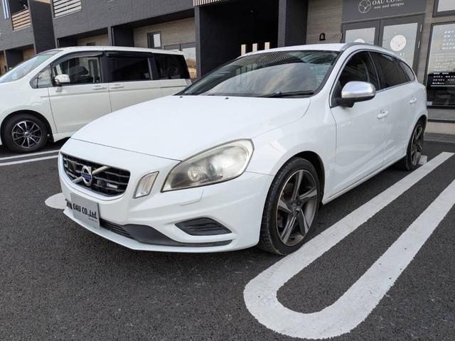 Ｖ６０ Ｔ４　Ｒデザイン　黒革／純正ナビ／地デジ／バックカメラ／クルーズコントロール／シートヒーター／パワーシート／ルーフレール／純正１８インチＡＷ／スマートキー／電動格納ミラー／（16枚目）