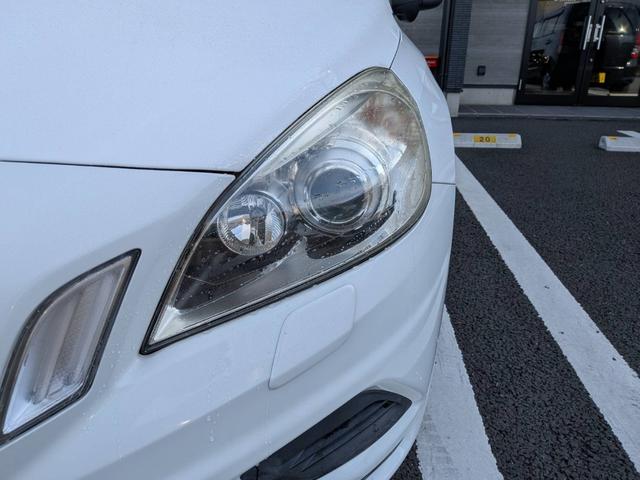Ｖ６０ Ｔ４　Ｒデザイン　黒革／純正ナビ／地デジ／バックカメラ／クルーズコントロール／シートヒーター／パワーシート／ルーフレール／純正１８インチＡＷ／スマートキー／電動格納ミラー／（17枚目）
