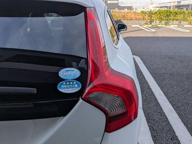 Ｖ６０ Ｔ４　Ｒデザイン　黒革／純正ナビ／地デジ／バックカメラ／クルーズコントロール／シートヒーター／パワーシート／ルーフレール／純正１８インチＡＷ／スマートキー／電動格納ミラー／（19枚目）