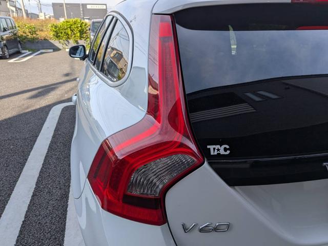 Ｖ６０ Ｔ４　Ｒデザイン　黒革／純正ナビ／地デジ／バックカメラ／クルーズコントロール／シートヒーター／パワーシート／ルーフレール／純正１８インチＡＷ／スマートキー／電動格納ミラー／（20枚目）