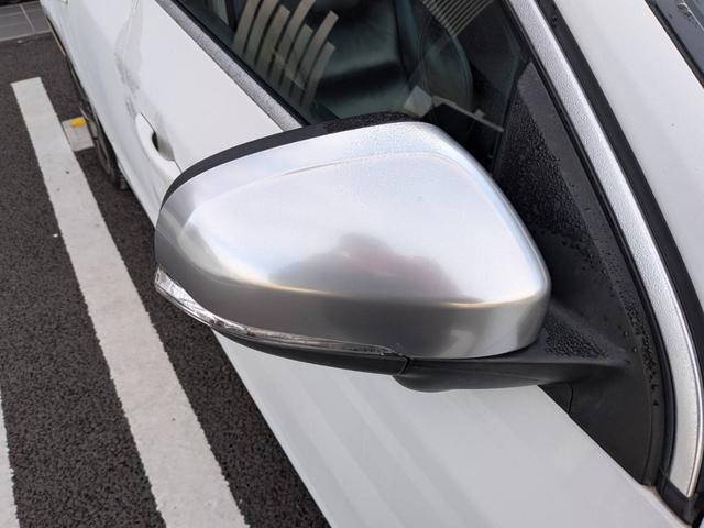 Ｖ６０ Ｔ４　Ｒデザイン　黒革／純正ナビ／地デジ／バックカメラ／クルーズコントロール／シートヒーター／パワーシート／ルーフレール／純正１８インチＡＷ／スマートキー／電動格納ミラー／（22枚目）